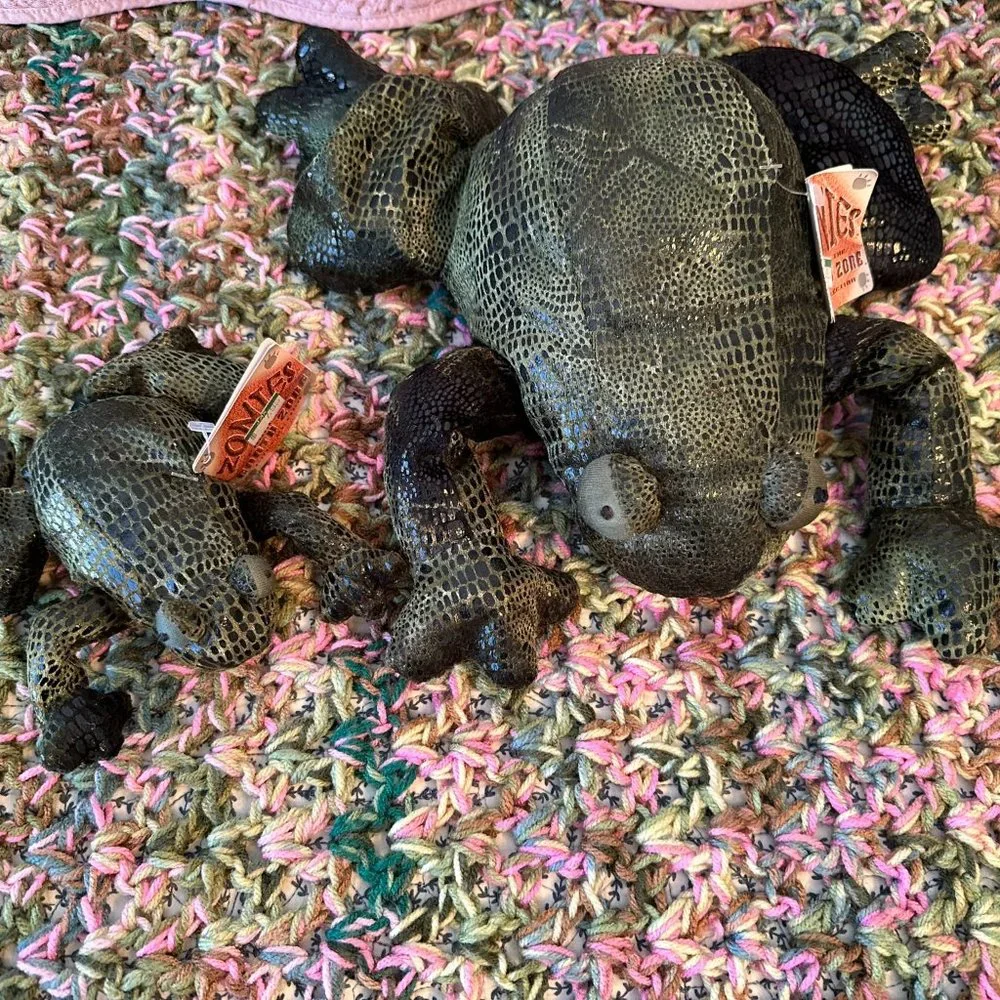 Pair of Russ Berrie Earth Zone Zonies Flemington Bean Bag Frogs with Tags - Picture 2 of 13